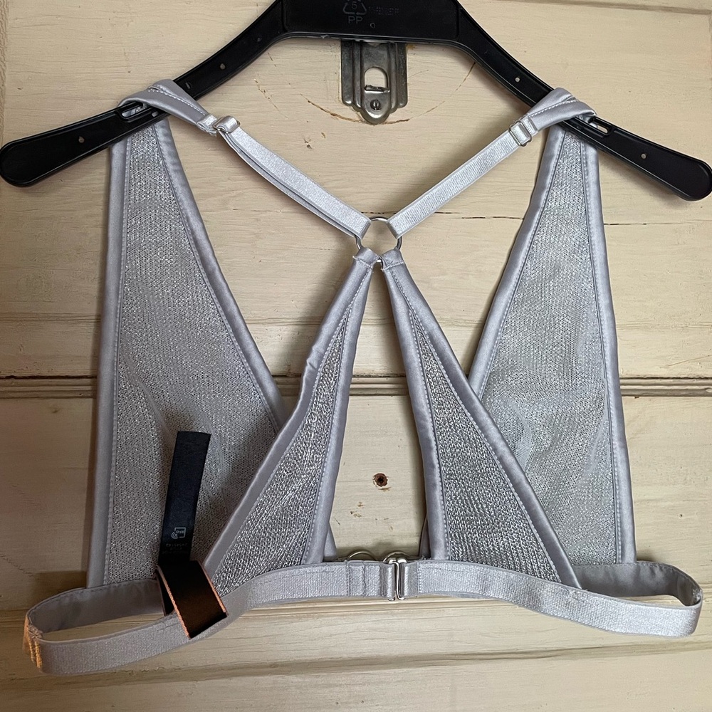 🩶✨NWOT Victoria’s Secret Very Sexy Metallic Chainmail Plunge Bralette - Picture 4 of 13